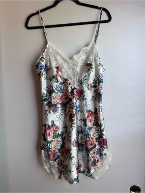 Victoria's Secret Cream Floral Lace-Trim Satin Chemise